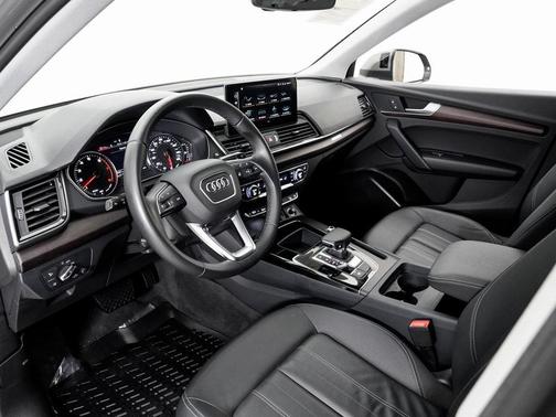 2023 Audi Q5 45 S line Premium