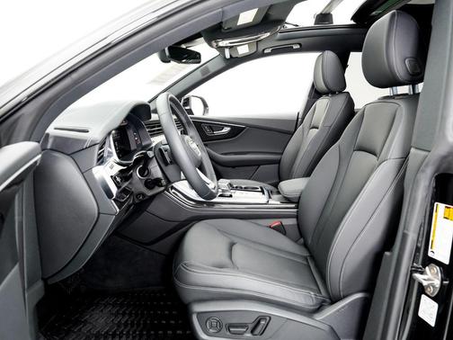 Mythos Black Metallic 2025 Audi Q8 55 Premium Plus