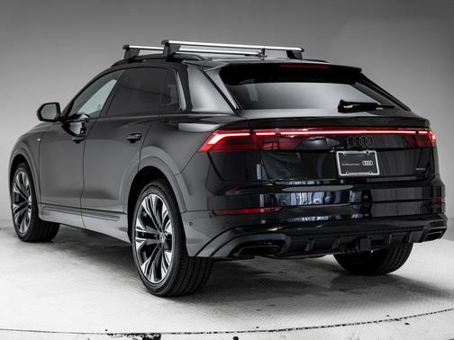 Mythos Black Metallic 2025 Audi Q8 55 Premium Plus