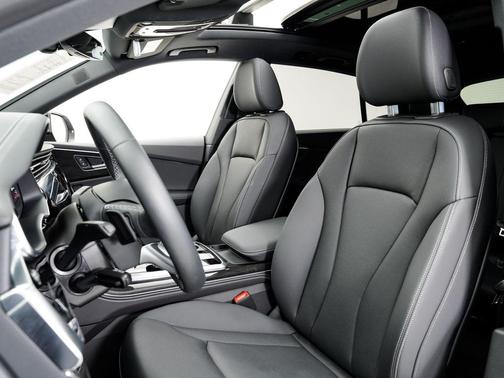 Mythos Black Metallic 2025 Audi Q8 55 Premium Plus