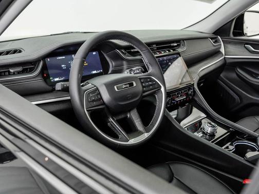 Diamond Black Crystal Pearlcoat 2023 Jeep Grand Cherokee L Limited