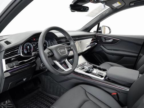 2025 Audi Q7 45 Premium Plus