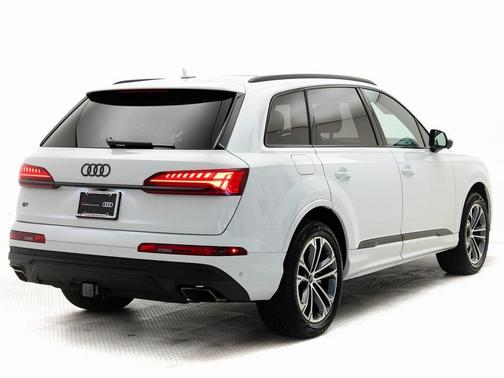 2025 Audi Q7 45 Premium Plus