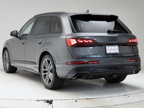 Daytona Gray Pearl Effect 2026 Audi Q7 55 Prestige