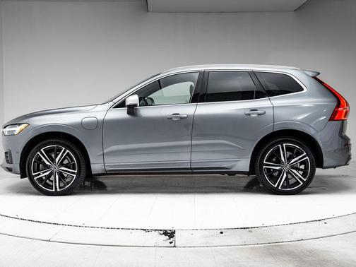 Osmium Grey Metallic 2019 Volvo XC60 Recharge Plug-In Hybrid T8 R-Design