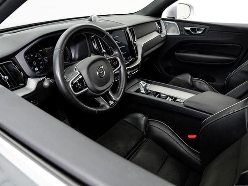 Osmium Grey Metallic 2019 Volvo XC60 Recharge Plug-In Hybrid T8 R-Design