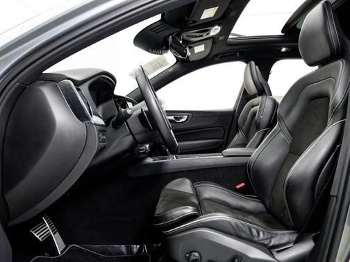 Osmium Grey Metallic 2019 Volvo XC60 Recharge Plug-In Hybrid T8 R-Design