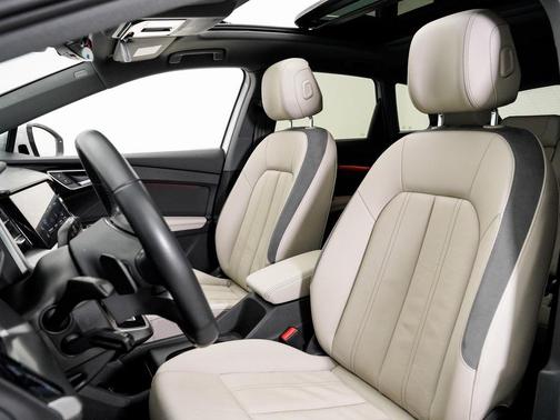 2022 Audi e-tron Premium Plus