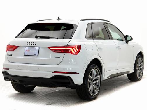 2024 Audi Q3 Premium 45 TFSI S line quattro Tiptronic
