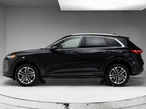 Mythos Black Metallic 2025 Audi Q5 Premium TFSI quattro S tronic