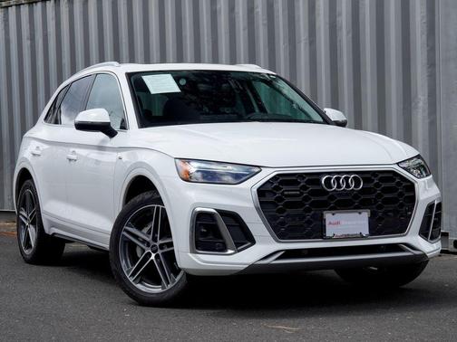 Ibis White 2023 Audi Q5 e 55 S line Premium Plus