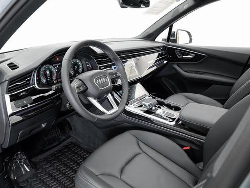 2025 Audi Q7 55 Premium Plus