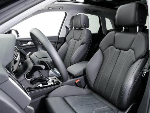 Mythos Black Metallic 2025 Audi Q5 45 S line Premium Plus