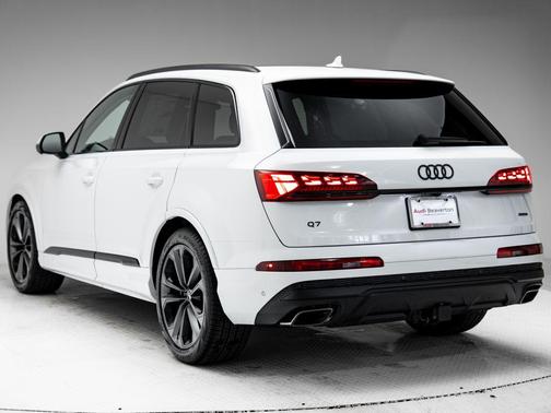 Mythos Black Metallic 2026 Audi Q7 55 Prestige