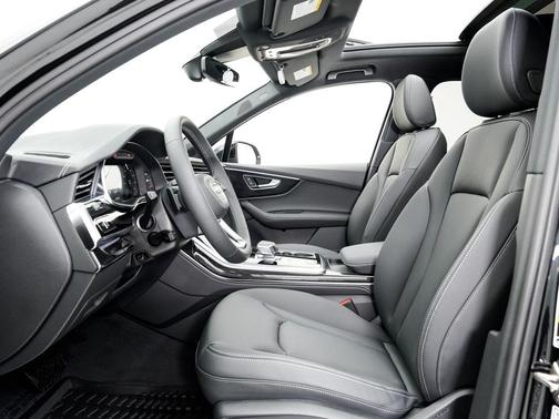 Mythos Black Metallic 2026 Audi Q7 55 Premium Plus