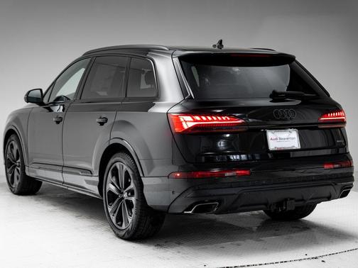 Mythos Black Metallic 2026 Audi Q7 55 Premium Plus