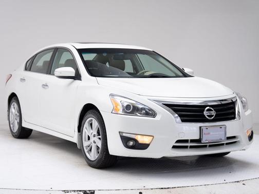 Pearl White 2013 Nissan Altima 2.5 SL