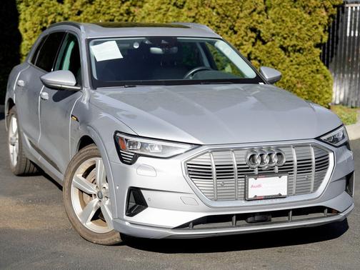 2019 Audi e-tron Premium Plus