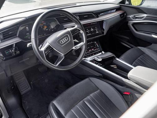 2019 Audi e-tron Premium Plus