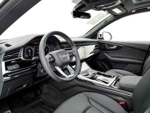 2025 Audi Q8 55 Premium Plus