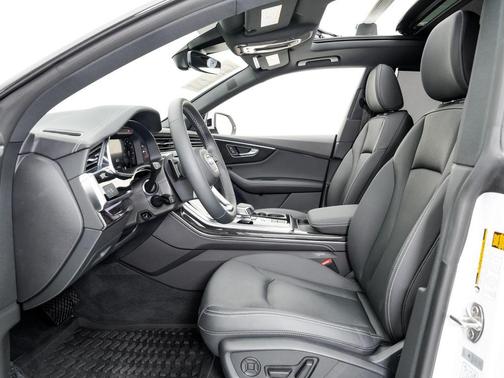 2025 Audi Q8 55 Premium Plus