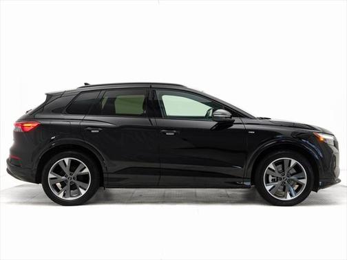 2024 Audi Q4 e-tron Premium Plus 55 quattro