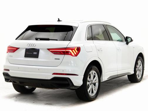 2025 Audi Q3 Premium 45 TFSI S line quattro Tiptronic
