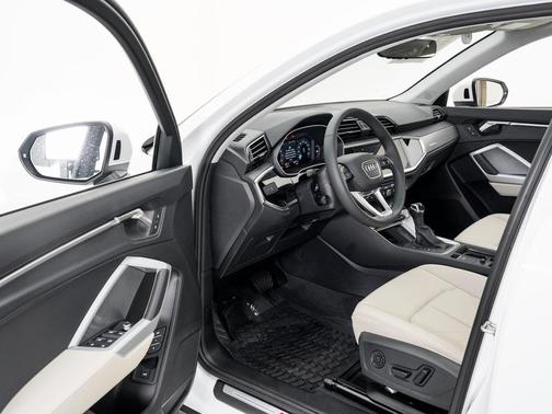 2025 Audi Q3 Premium 45 TFSI S line quattro Tiptronic
