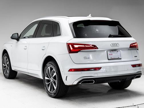 Glacier White Metallic 2023 Audi Q5 45 S line Prestige