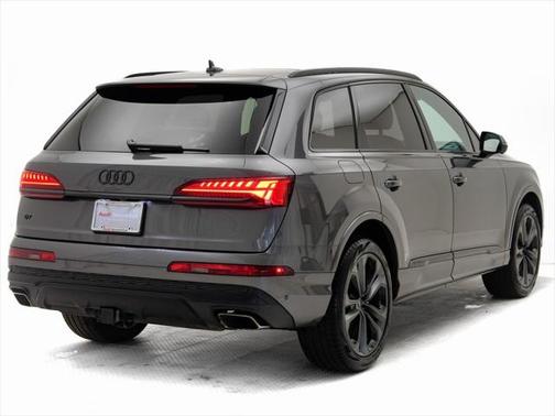 2025 Audi Q7 55 Premium Plus