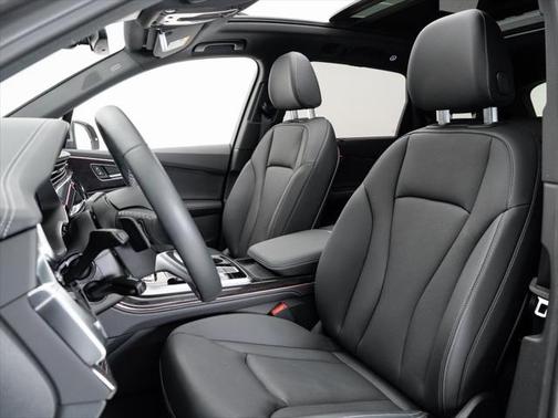 2025 Audi Q7 55 Premium Plus