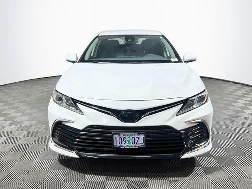 Ice 2024 Toyota Camry LE