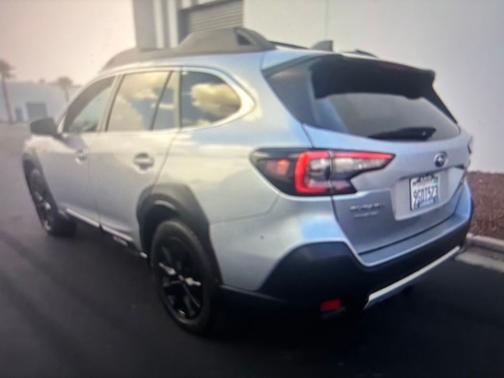 Ice Silver Metallic 2023 Subaru Outback Limited XT