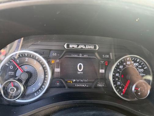 Ivory White Tri-Coat Pearlcoat 2019 RAM 1500 Laramie