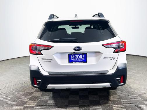 Crystal White Pearl 2021 Subaru Outback Limited XT