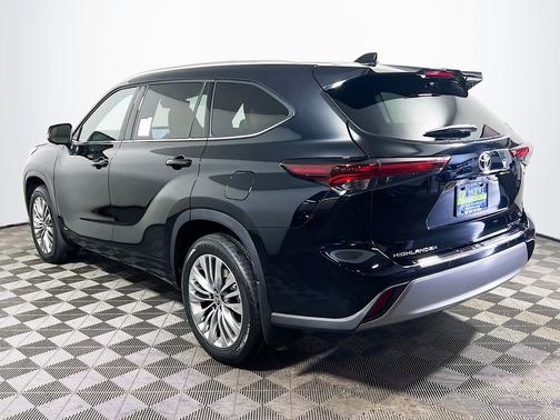 Midnight Black Metallic 2026 Toyota Highlander Hybrid Platinum