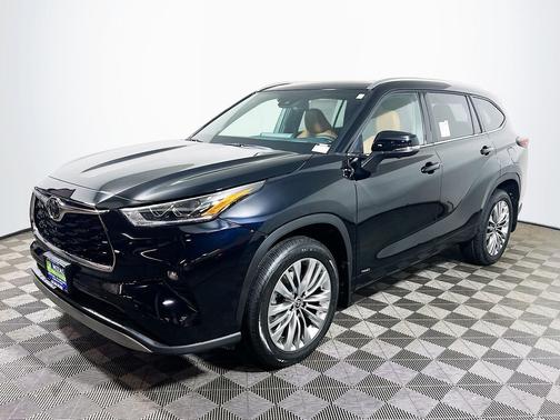 Midnight Black Metallic 2026 Toyota Highlander Hybrid Platinum