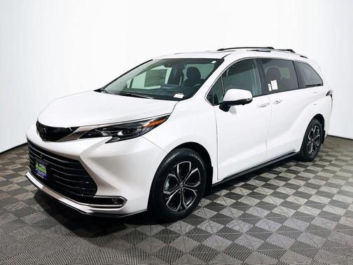 Wind Chill Pearl 2026 Toyota Sienna Platinum 7 Passenger