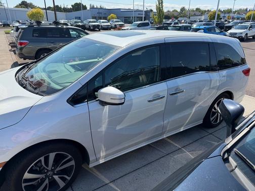 White 2020 Honda Odyssey Elite