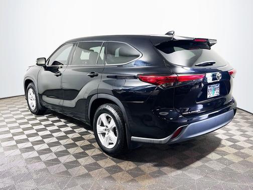 Midnight Black Metallic 2020 Toyota Highlander LE
