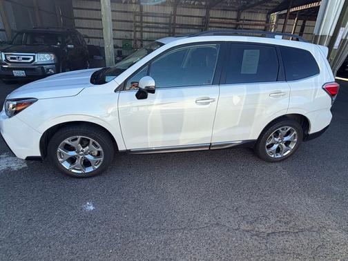 Crystal White Pearl 2018 Subaru Forester 2.5i Touring