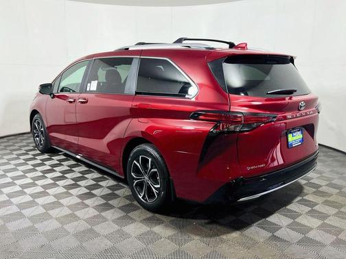 Ruby Flare Pearl 2026 Toyota Sienna Platinum 7 Passenger