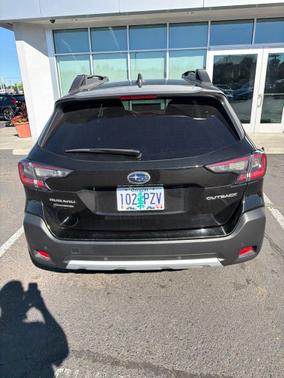 Crystal Black Silica 2025 Subaru Outback Limited