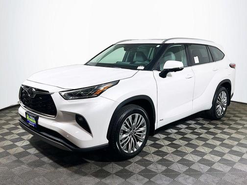 Wind Chill Pearl 2026 Toyota Highlander Hybrid Platinum