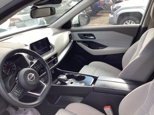 Pearl White Tricoat 2023 Nissan Rogue SV