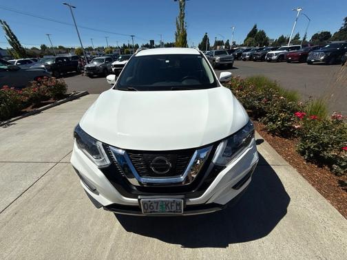 Glacier White 2017 Nissan Rogue SV