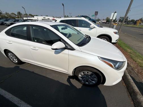 Frost White Pearl 2020 Hyundai Accent SE