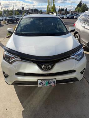 Blizzard Pearl 2017 Toyota RAV4 Limited