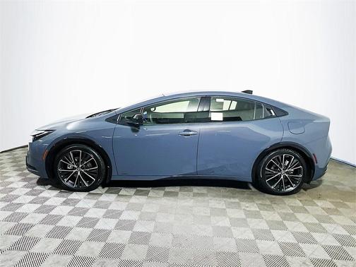2025 Toyota Prius XLE