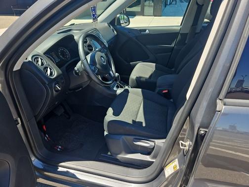 Pepper / Gray 2015 Volkswagen Tiguan S